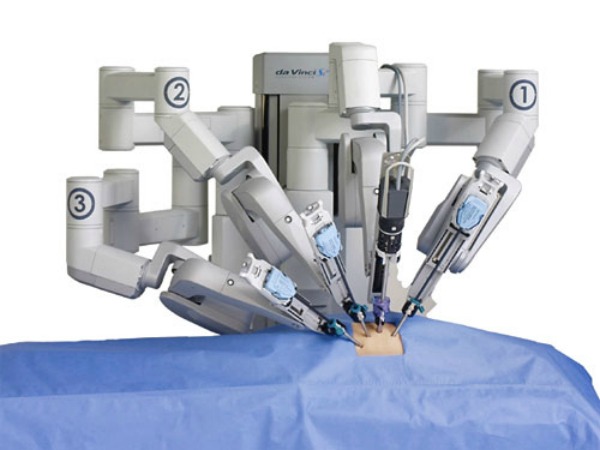 Ρομποτική Χειρουργική. Η νέα τεχνολογία που «Απογειώνει» τις θεραπευτικές δυνατότητες ενάντια στον καρκίνο του παχέος εντέρου.
